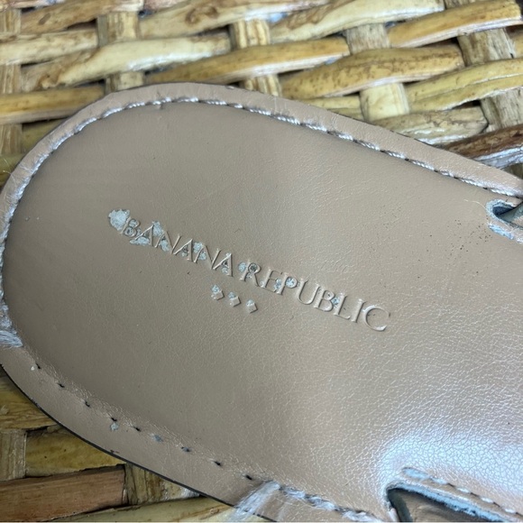 Banana Republic Sandals Flats Metallic - Picture 3 of 5